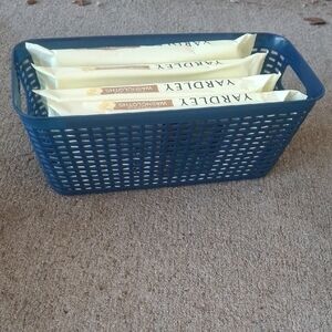 Set of (4) Large Disposable WashCloths Woven Detail Accented Storage